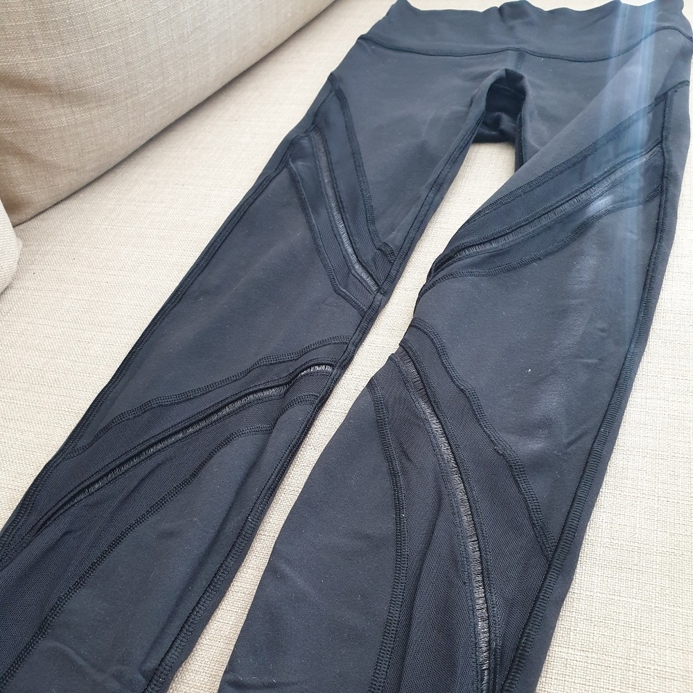 Black leggings with textured design